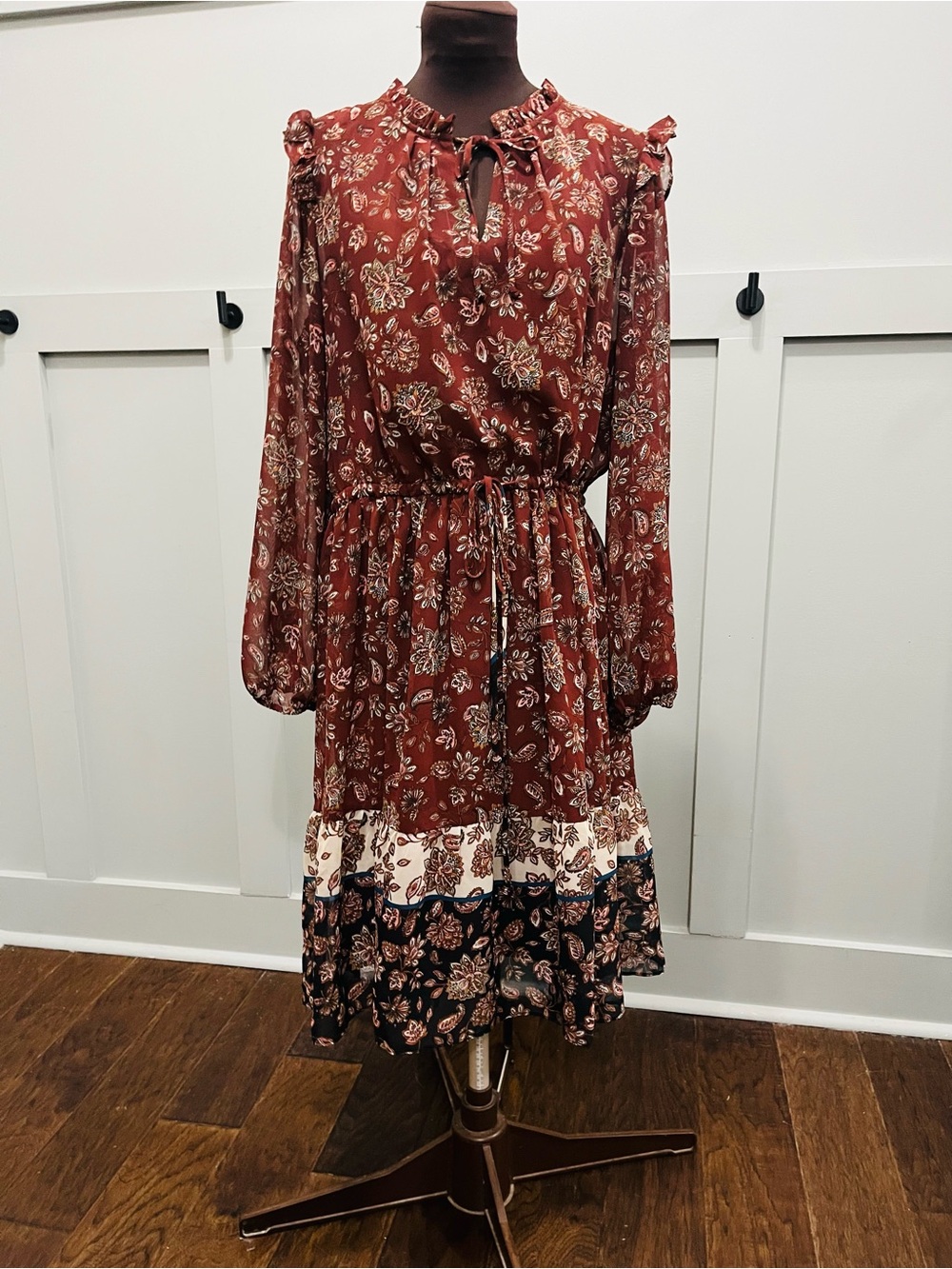 DR Collection Women’s Rust Floral Long-Sleeve Tiered Midi Dress